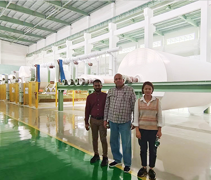 1.customer visiting our factory.jpg