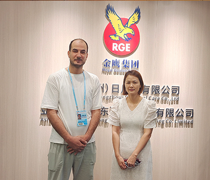 5.customer visiting our factory.jpg